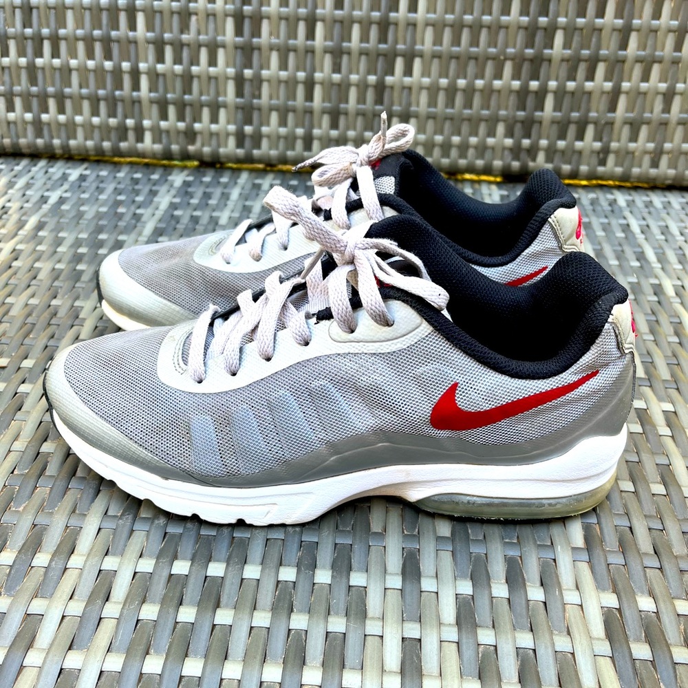 Nike Air Max Invigor Men shoes Size 9 US. Grey/Red/White